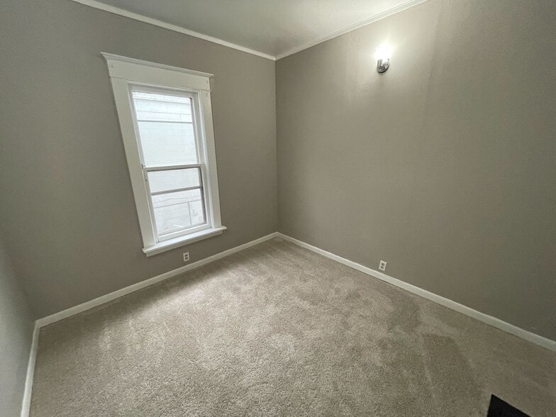 Building Photo - 239 Ann St NE