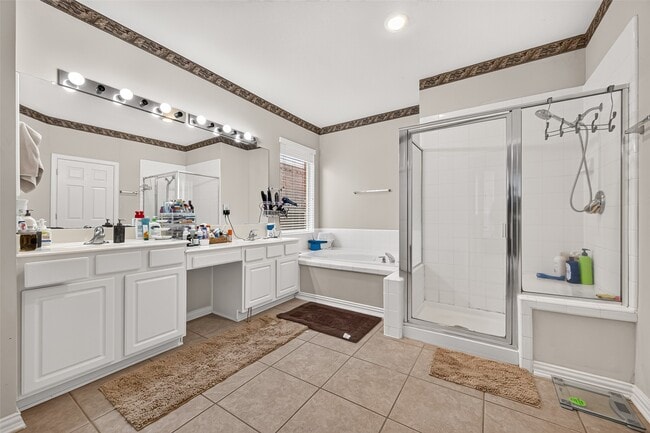 Building Photo - 214 Kentwood Ridge Ct
