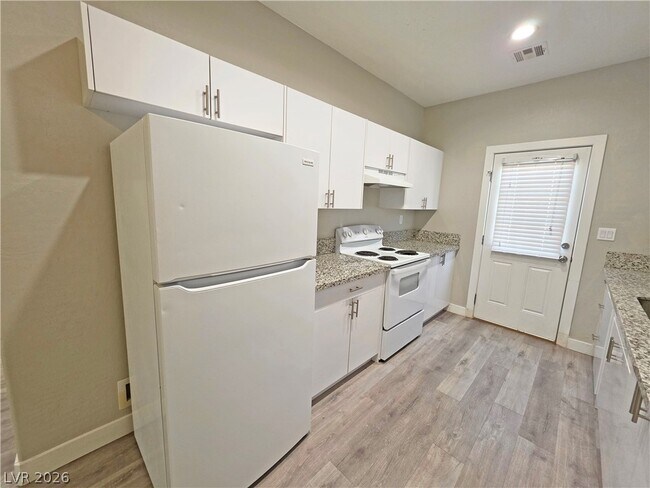 Building Photo - 1121 Sixshooter Ave