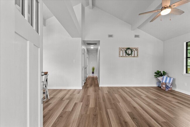 Building Photo - 310 Lakeside Dr
