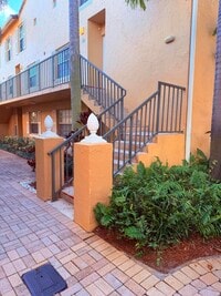 Building Photo - 1040 Lake Shore Dr