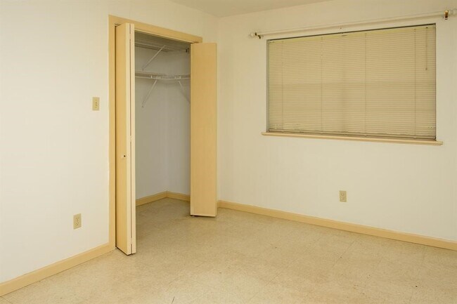 Building Photo - 9231 Kostelnik St