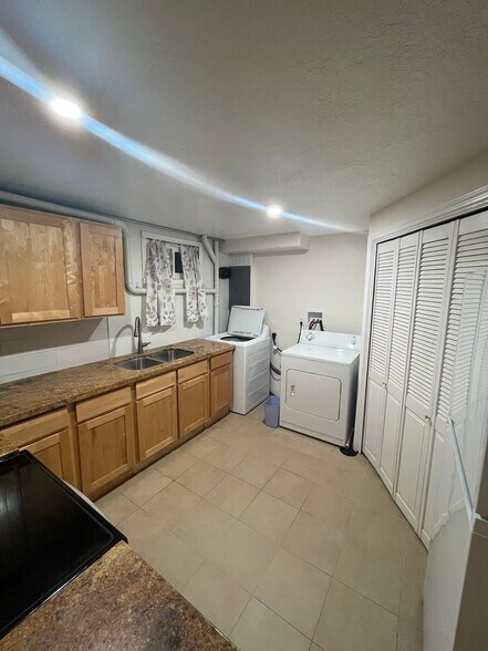 Building Photo - 279 Peachtree Dr