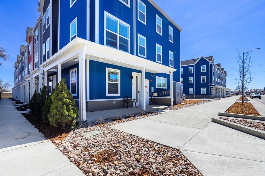 Primary Photo - 210 Emery St