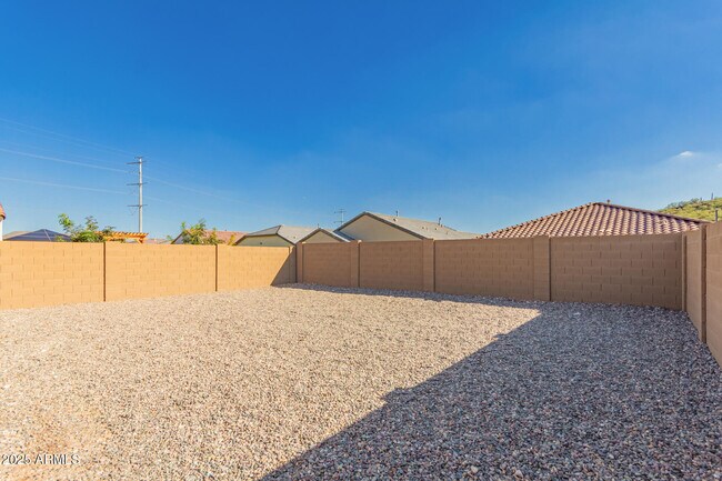 Building Photo - 3233 Juniper Cyn Dr