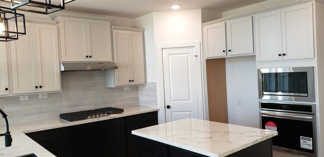 Building Photo - 10611 Hidden Rock Dr