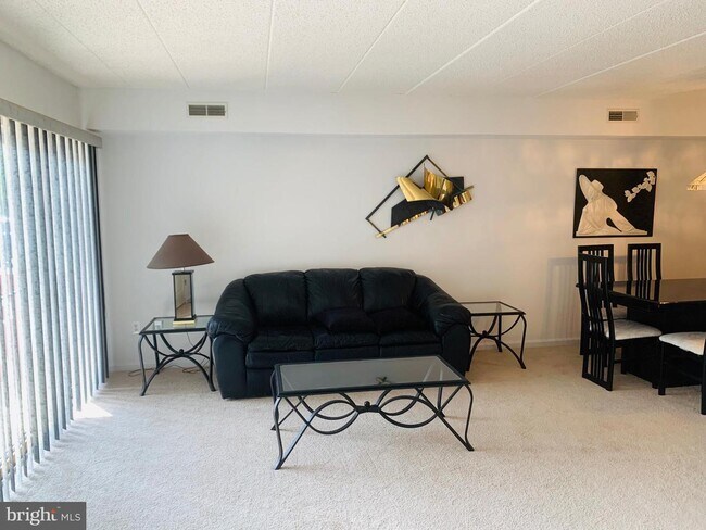 Building Photo - 1225 Norwalk Rd