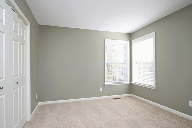 Building Photo - Dog-Friendly Forest Lakes North Home (Appl...