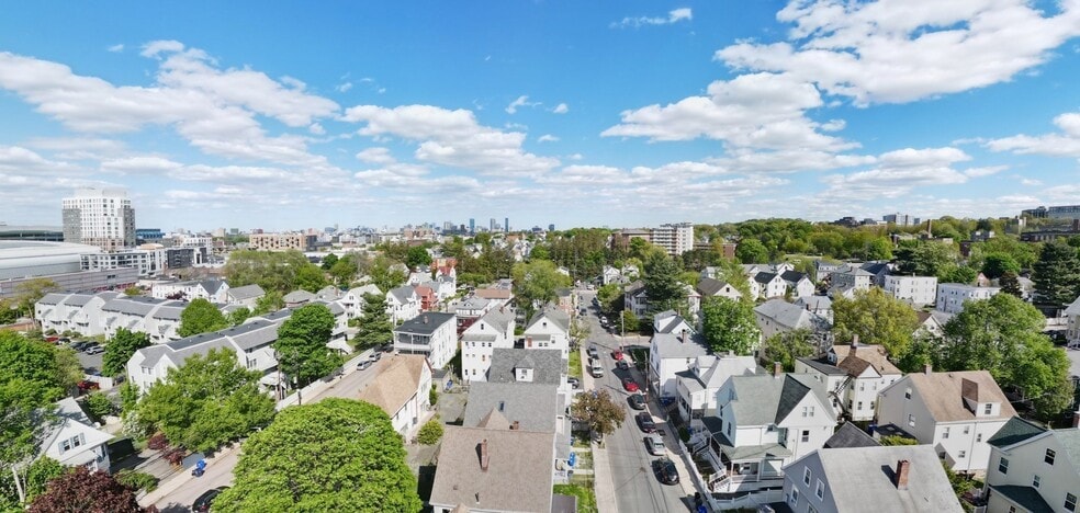 Building Photo - 42 Etna St