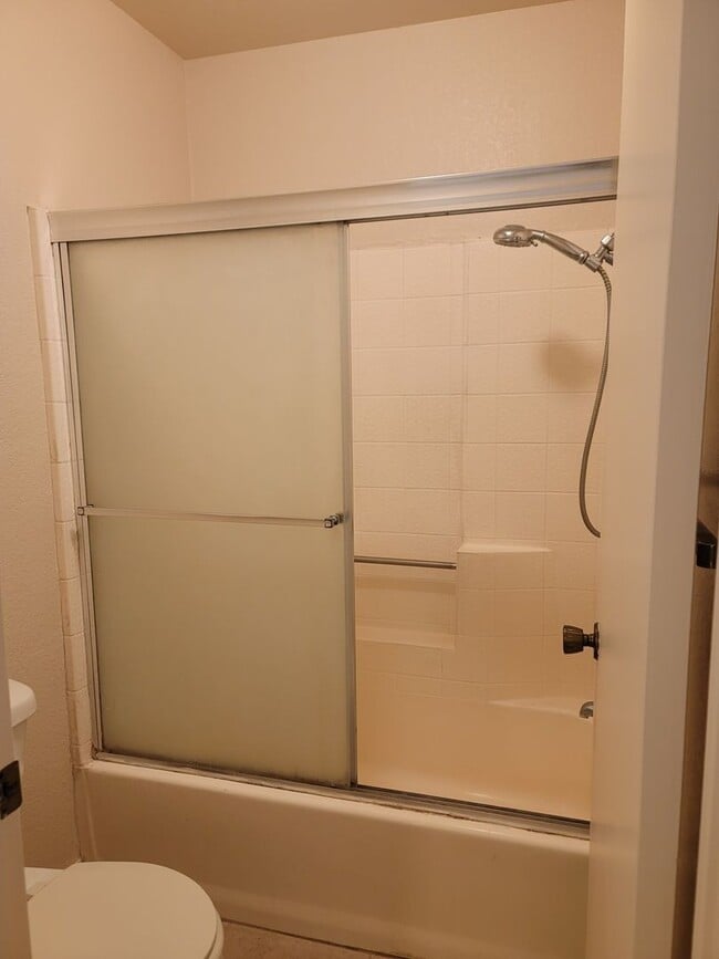 Building Photo - MON390