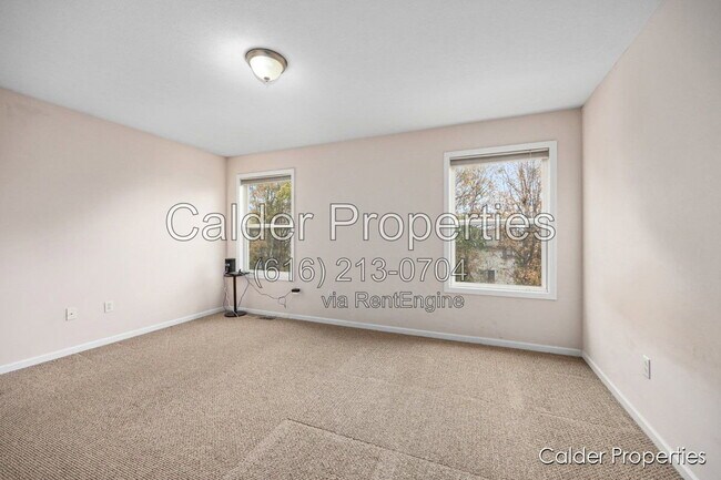 Building Photo - 5686 E Falling Leaf Dr SE