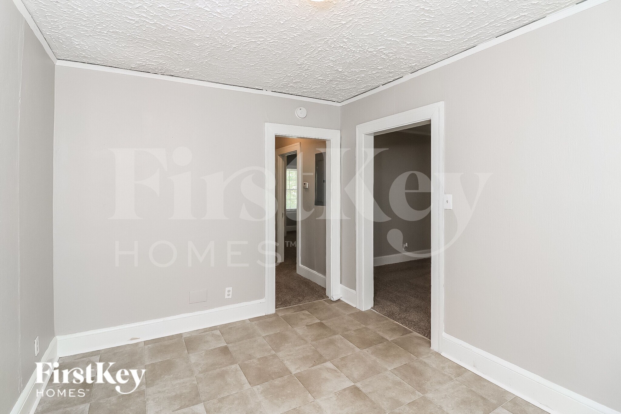 Building Photo - 2641 Sylvan Rd