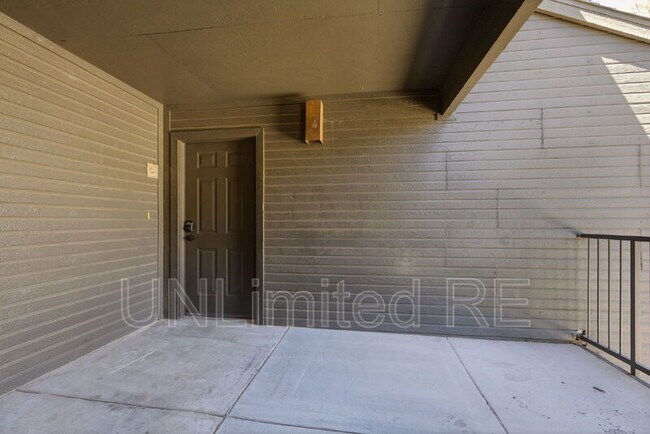 Building Photo - 1185 W University Ave