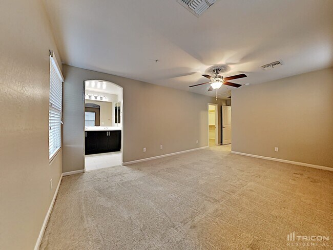 Building Photo - 12560 W Hummingbird Terrace