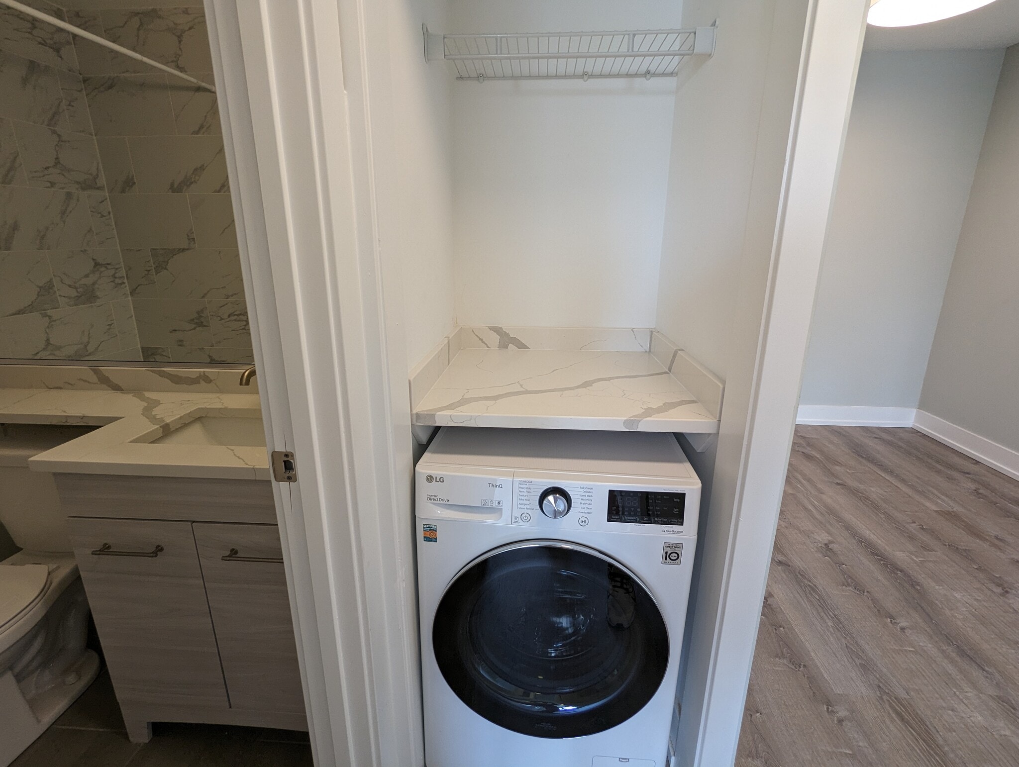 Building Photo - 456 W Barry Ave