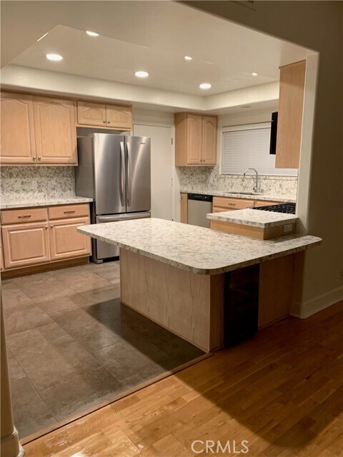 Building Photo - 292 Alpine St