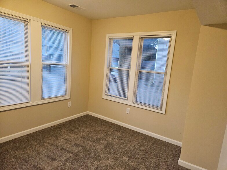 Building Photo - 118 Ballard St