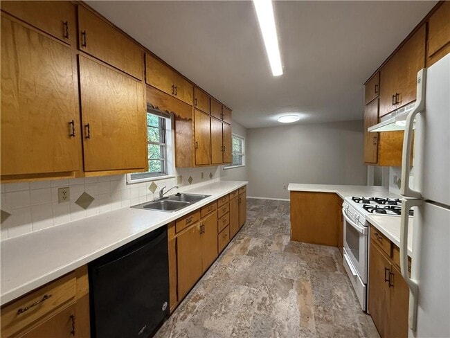 Building Photo - 209 Russell Dr
