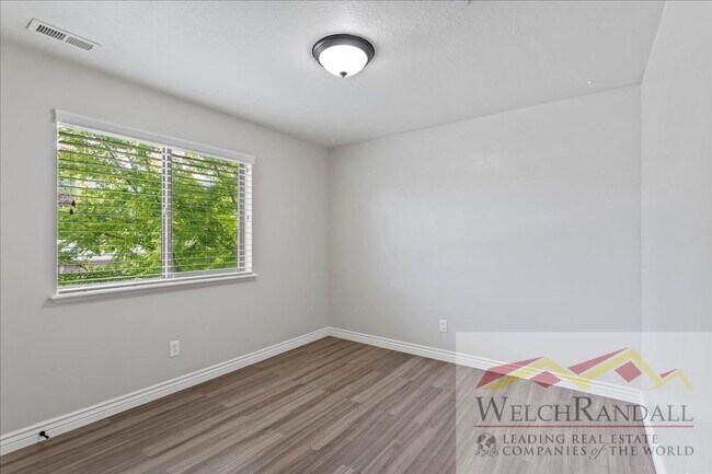 Building Photo - Beautiful 3 Bed 2 Bath Condo in Layton