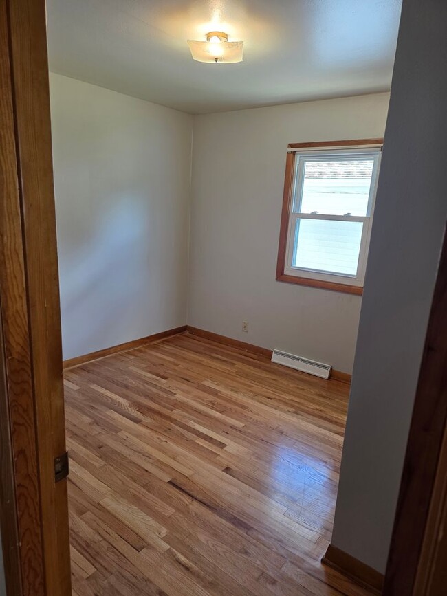 Building Photo - 1005 W Park-