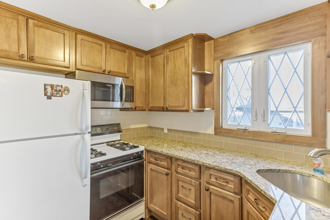 Building Photo - 5156 W 63rd Pl