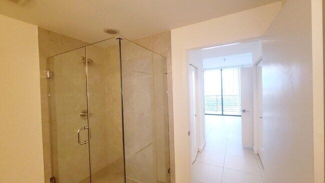 Building Photo - 5350 NW 84th Ave