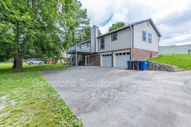 Building Photo - 919 Oak Meadow Dr