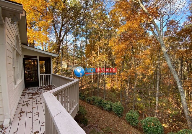 Building Photo - Spacious 6 bedrooms house in the NORTHVIEW...