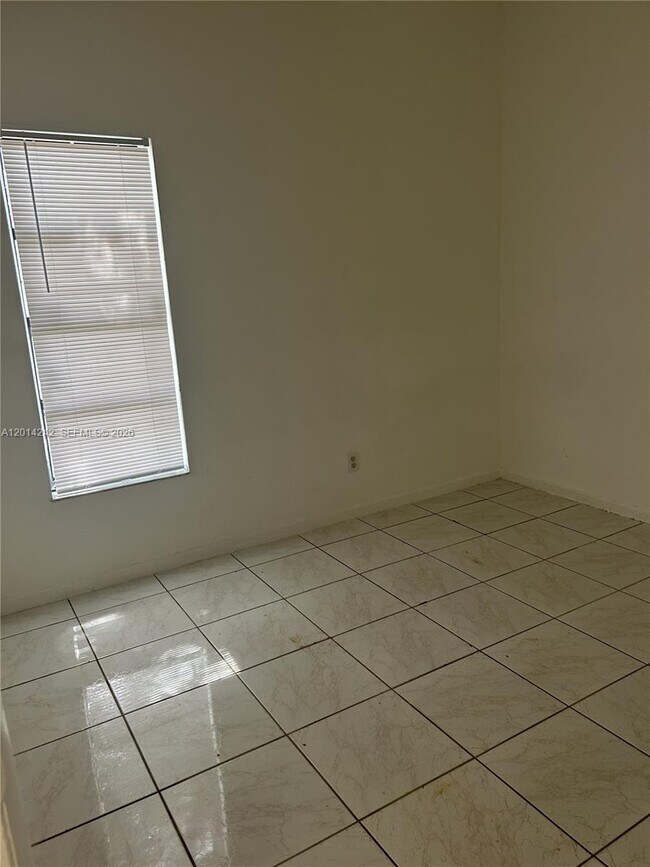 Building Photo - 6804 SW 37th St