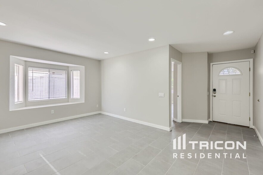 Building Photo - 3018 W Blackhawk Dr
