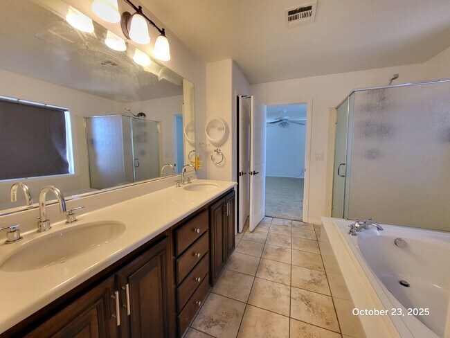 Building Photo - 5747 Empress Garden Ct