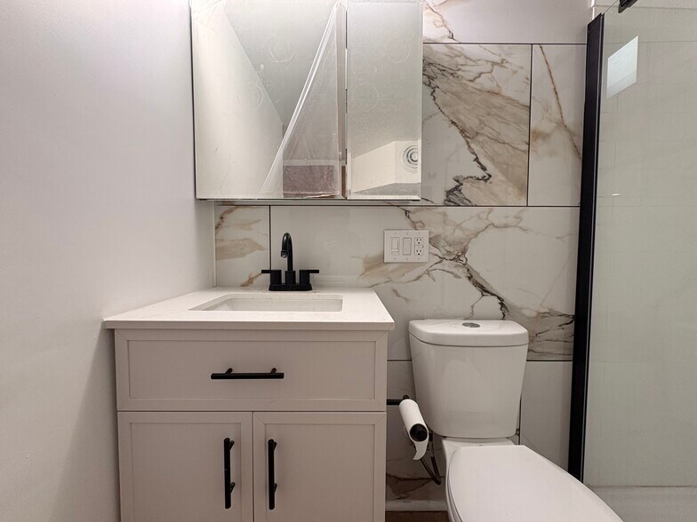 Building Photo - 5834 Phillips Ave