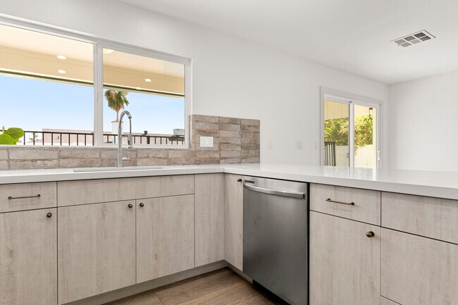 Building Photo - 6021 E Acoma Dr