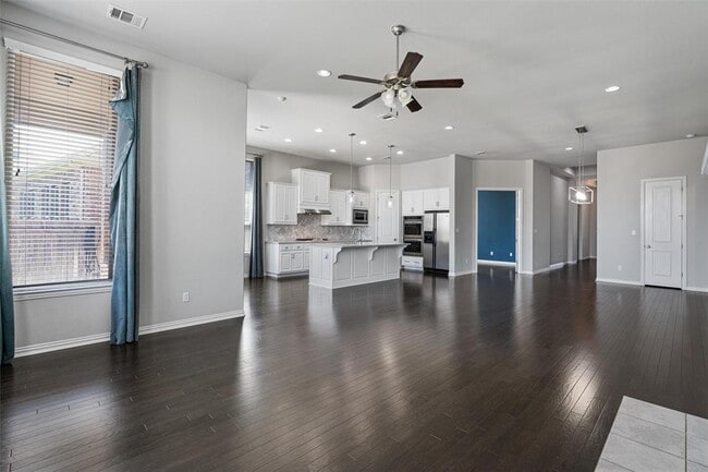 Building Photo - 404 Miracle Rose Way