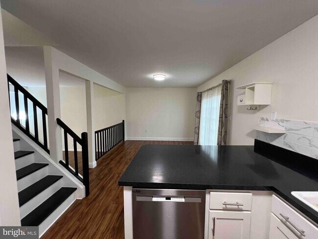 Building Photo - 6247 Spring Knoll Dr