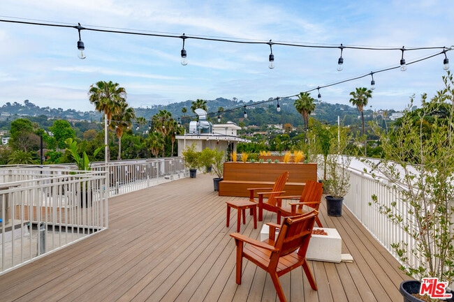 Building Photo - 10867 Fruitland Dr