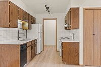 Building Photo - Discover Your New Home: 2-Bedroom, 1-Bathr...