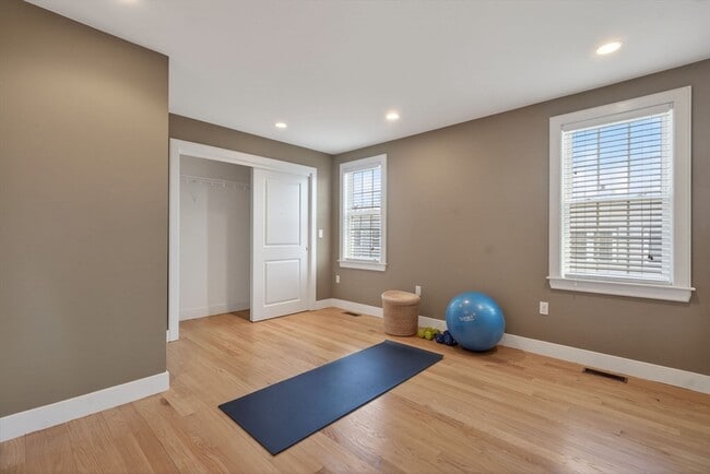 Building Photo - 170 W 3rd St