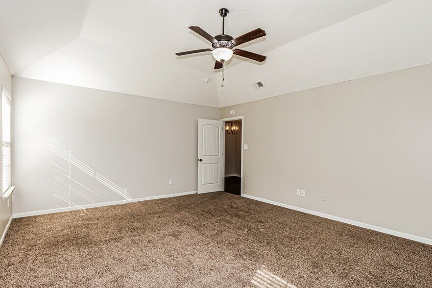 Building Photo - 9439 Darren Cir S