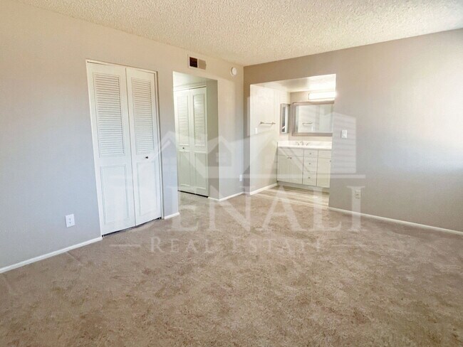 Building Photo - 2243 W McRae Way