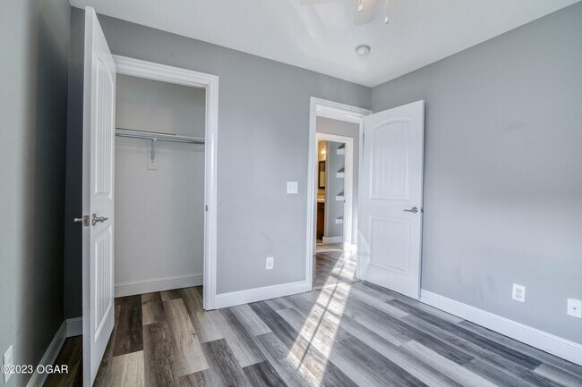 Building Photo - 2225 S Porter Ave