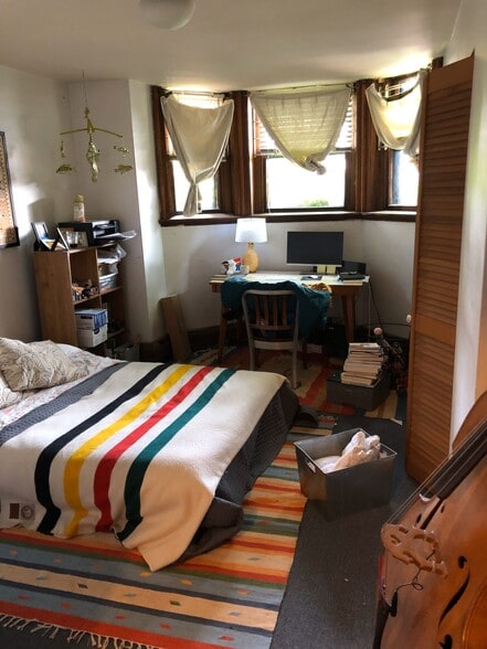 Front Bedroom - 13 Magazine St