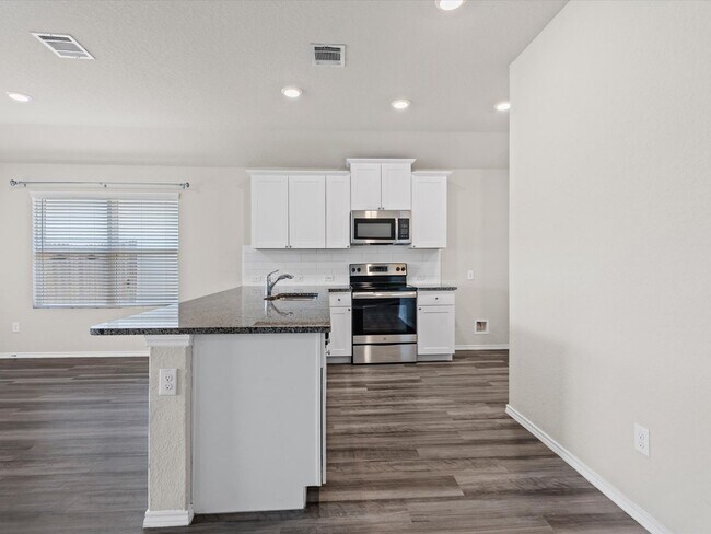 Building Photo - 10410 Waverunner
