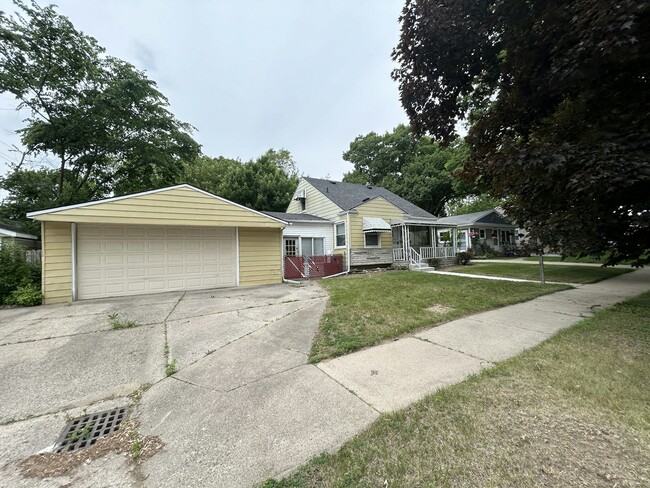 Building Photo - 20501 Wakenden St