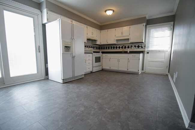 Building Photo - 4909 Stony Brook Dr