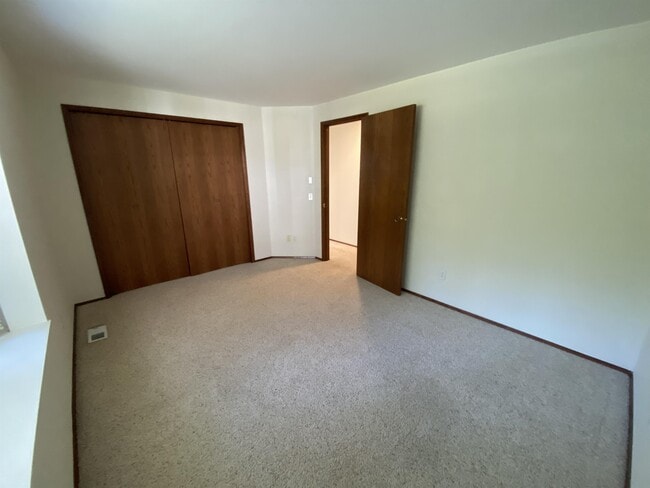 Building Photo - 501 E Michelle Dr