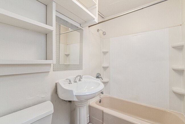 Building Photo - 2 BR Carriage Home 3 Blocks from Cheesman Park!