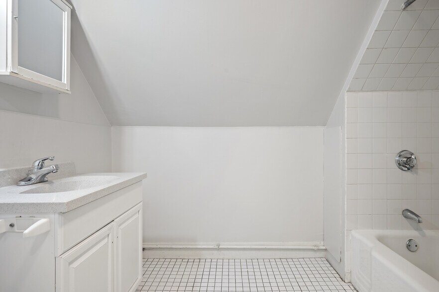 Building Photo - 135 Cedar St