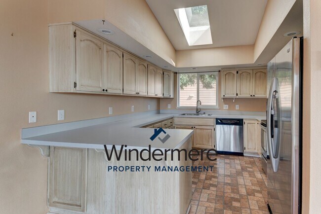 Building Photo - 3 Bedroom 2 Bath + Bonus Room Home with Stunning Water Views in Admirals Cove