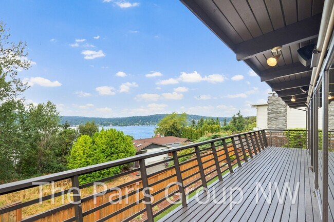 Building Photo - Extraordinary 4BR, 4200sf Mid Century Water View Home with Amazing Outdoor Spaces